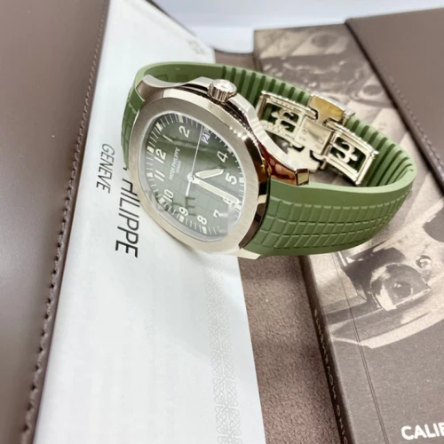 Patek Philippe Aquanaut 5168G-010 white gold green dial (1)