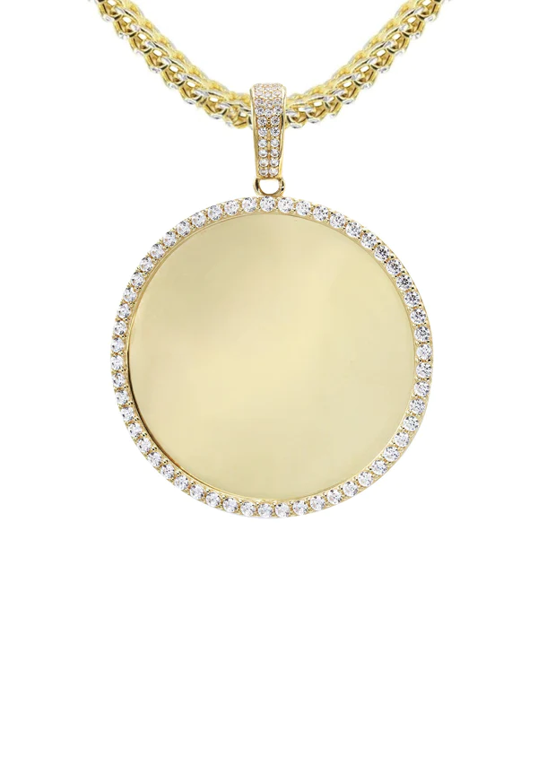 10K-Yellow-Gold-Round-Picture-Necklace-2.webp