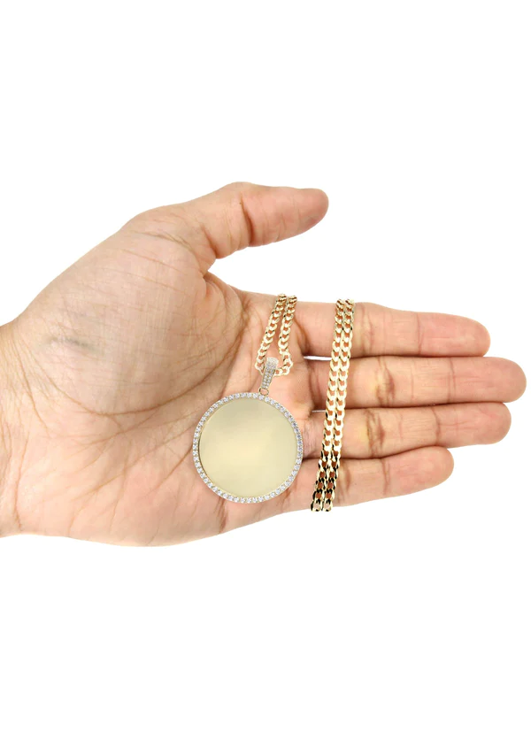 10K-Yellow-Gold-Round-Picture-Necklace-5.webp