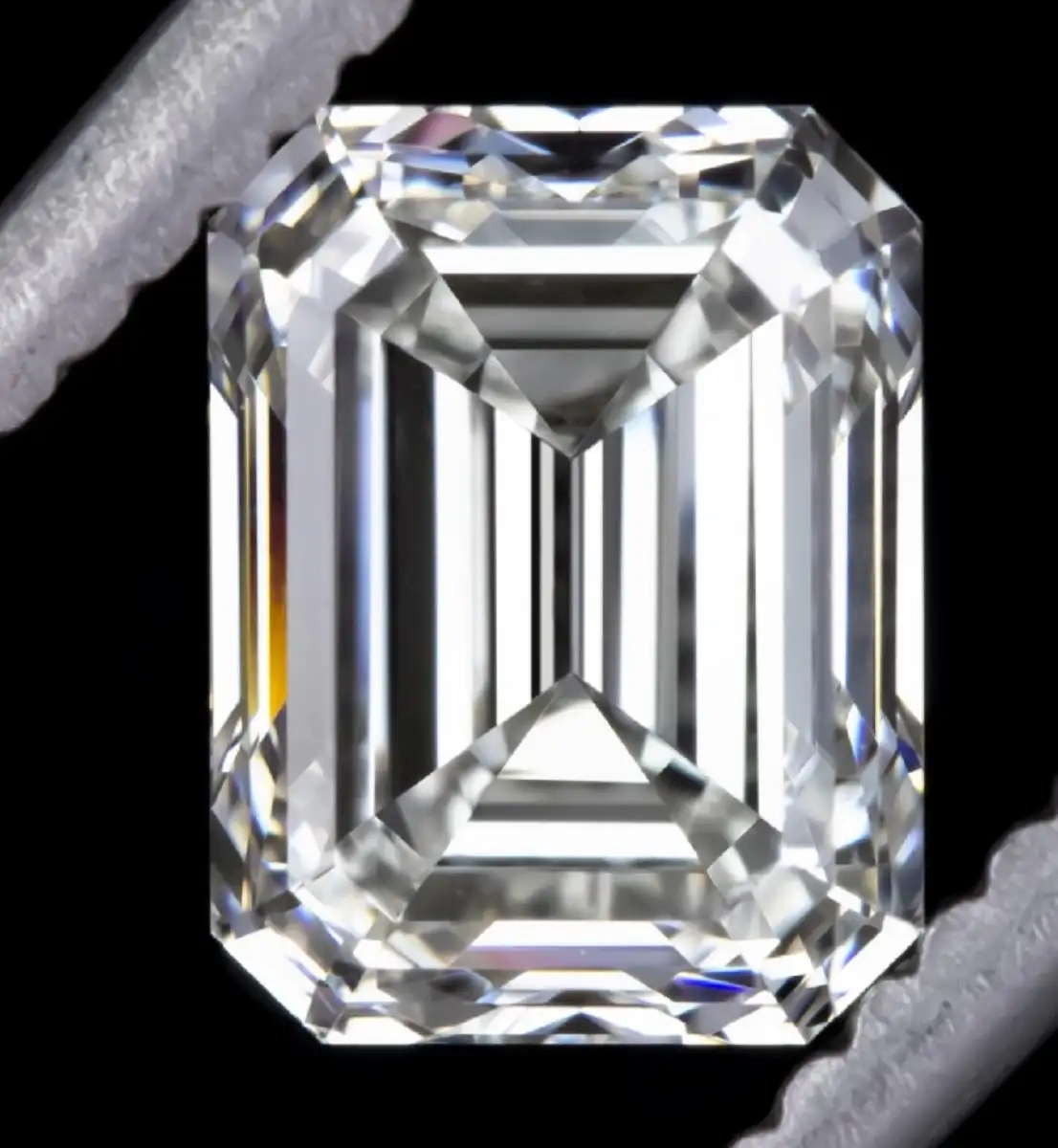 2.25-Carat-Diamond-Engagement-Ring-with-Side-Emerald-Cut-Diamonds-GIA-Certified-4.webp