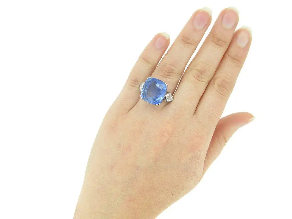 20.13-Carats-Natural-Unenhanced-Ceylon-Sapphire-Diamond-Platinum-Ring-3.webp