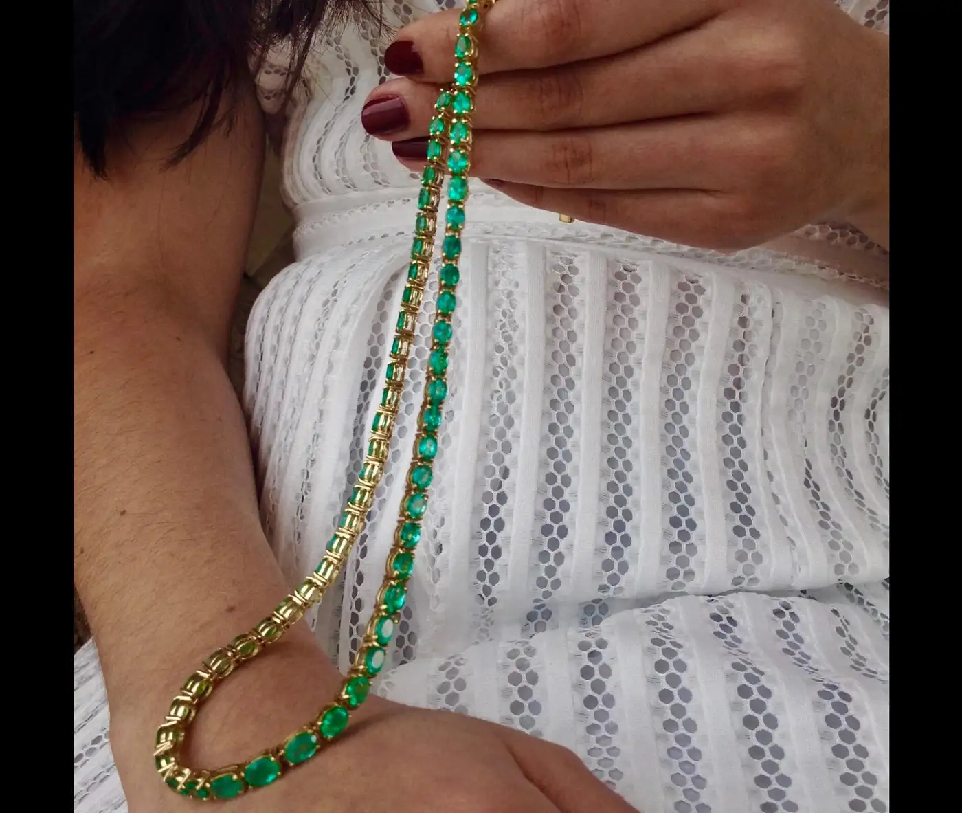 25-Carat-Natural-Oval-Colombian-Emerald-Necklace-18-Karat-Yellow-Gold-6.webp