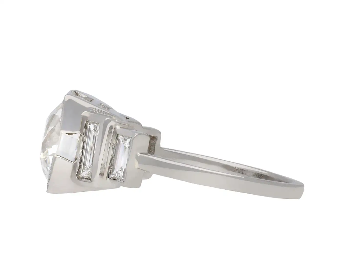 Art-Deco-diamond-flanked-solitaire-ring-English-circa-1930-7.webp