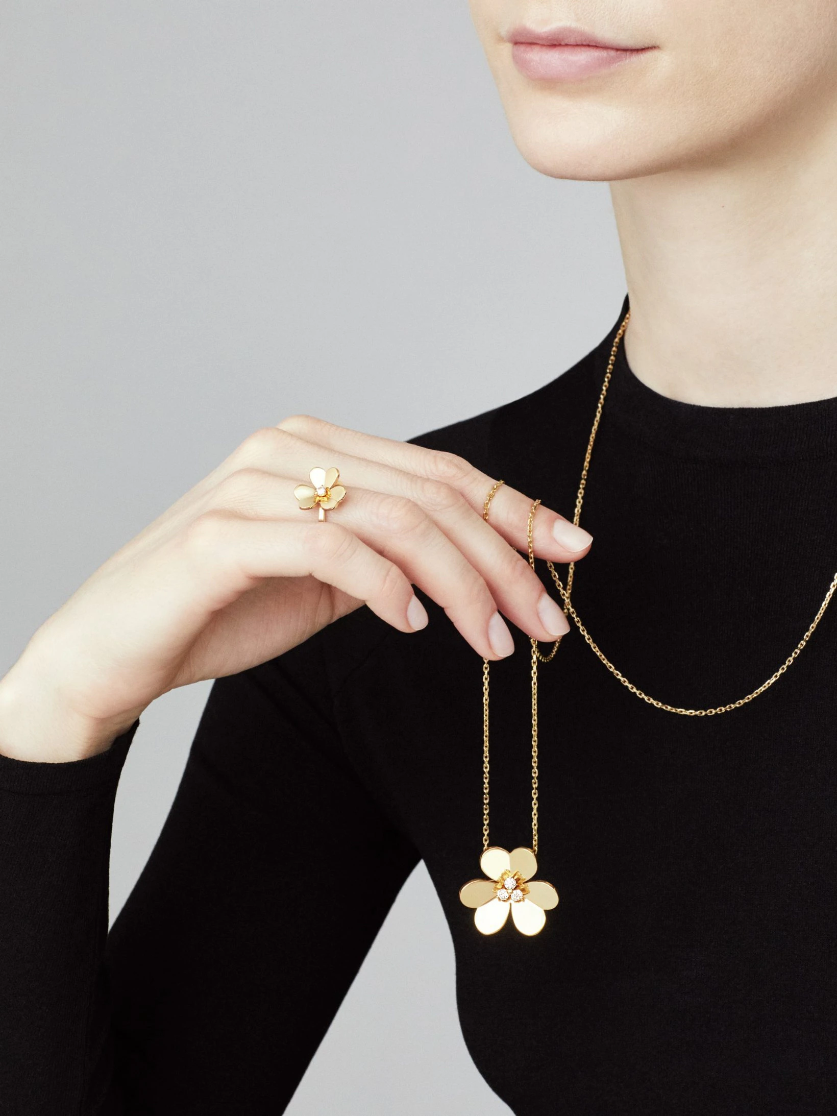 Frivole-clip-pendant-very-large-model-9.webp