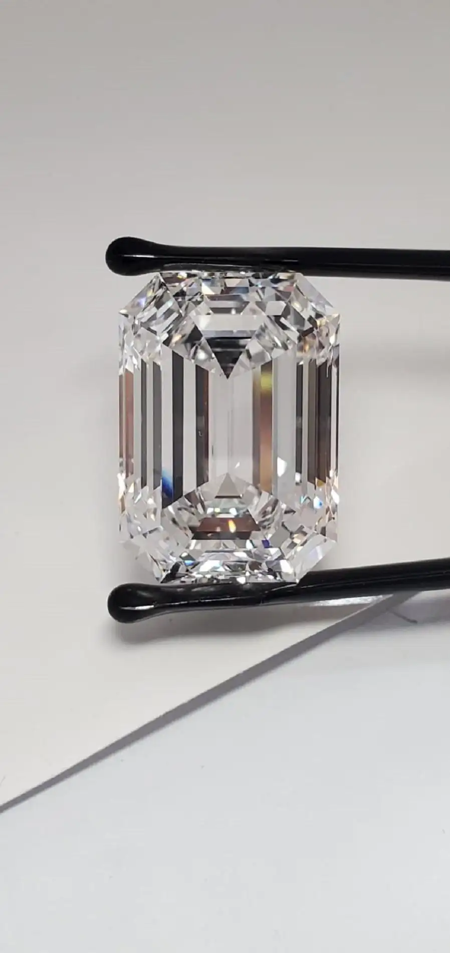 Golconda-Type-IIA-GIA-Certified-30-Carat-Emerald-Cut-Diamond-D-COLOUR-Flawless-3.webp