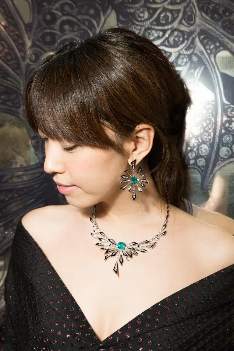 Stephen-Webster-Dynamite-Damage-is-Already-Done-Diamond-and-Emerald-Necklace-2.webp